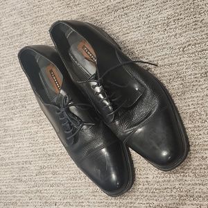 Florsheim dress shoes,worn a few times,great condition Genuine Leather,black 13